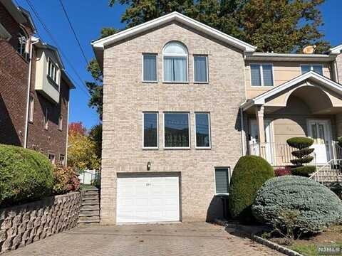 217 Slocum Way, Fort Lee, NJ 07024