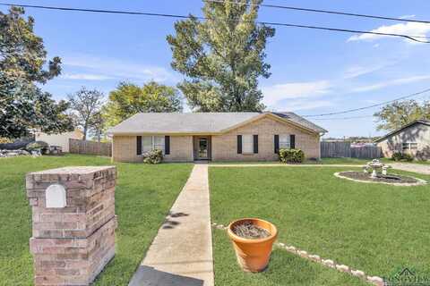 305 Patty Ct, Longview, TX 75605