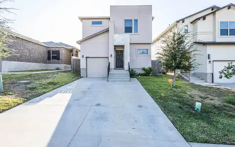 9976 Inmaculada Ln, Laredo, TX 78045