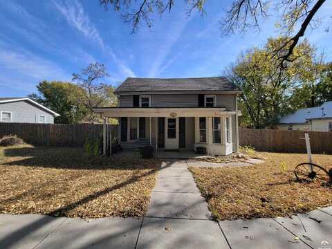 810 Kansas Avenue, Alma, KS 66401