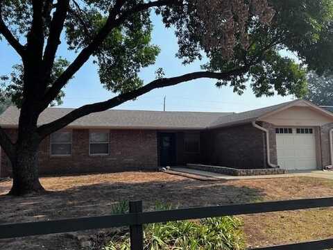 111 N Elk Dr, Cache, OK 73527