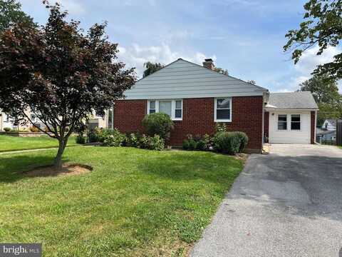 2211 DICKENS LN, BROOMALL, PA 19008