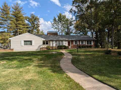 7 Carole Lane, Frontenac, MO 63131