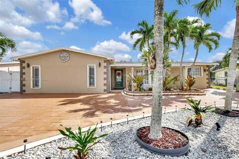 301 NW 93rd Ave, Pembroke Pines, FL 33024