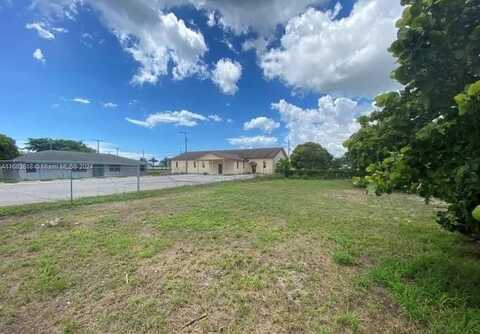 9 W St, Riviera Beach, FL 33404