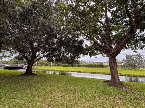 7569 W Sunrise Blvd, Plantation, FL 33313