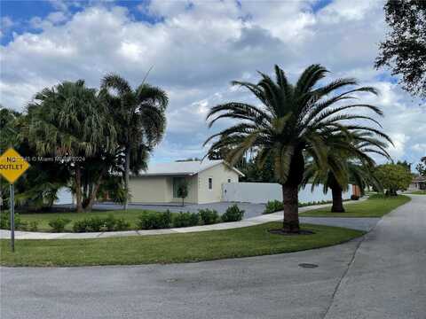 18941 SW 92nd Ct, Cutler Bay, FL 33157