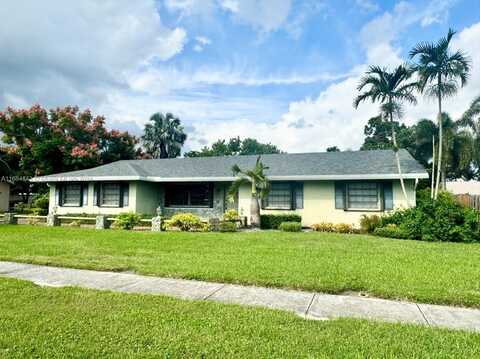 6831 SW 43rd St, Davie, FL 33314