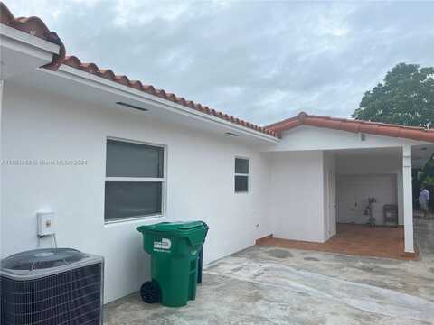 8883 SW 27th St, Miami, FL 33165