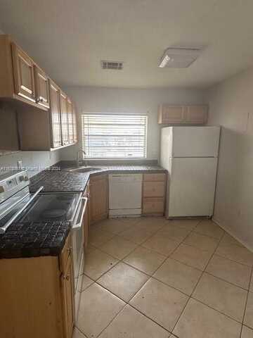 875 NE 213th Ter, Miami, FL 33179