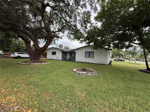 6800 SW 10th Ct, Pembroke Pines, FL 33023