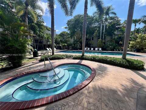 6902 N Kendall Dr, Pinecrest, FL 33156