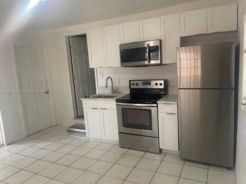 935 NW 24th Ct, Miami, FL 33125