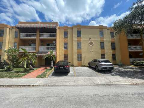 525 W 69th St, Hialeah, FL 33014