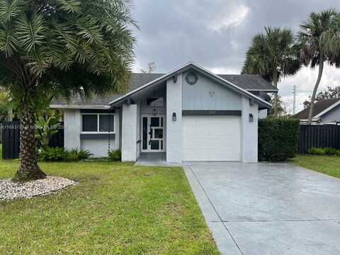 3891 NW 73rd Ter, Coral Springs, FL 33065