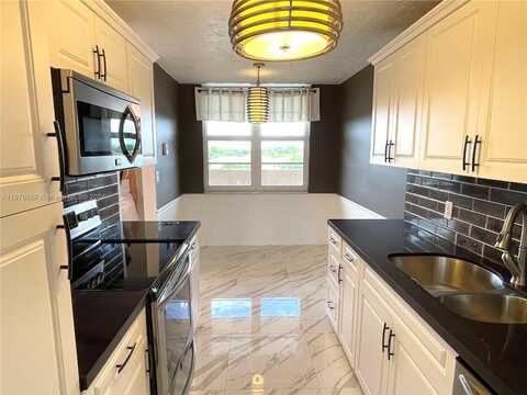 250 Jacaranda Dr, Plantation, FL 33324