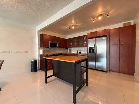 19390 Collins Ave, Sunny Isles Beach, FL 33160