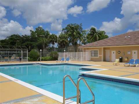 200 W Palm Cir W, Pembroke Pines, FL 33025