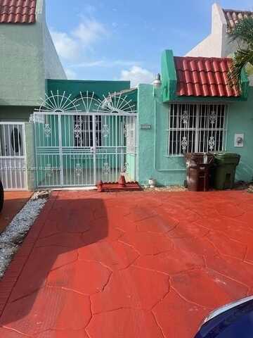 942 W 37th Ter, Hialeah, FL 33012