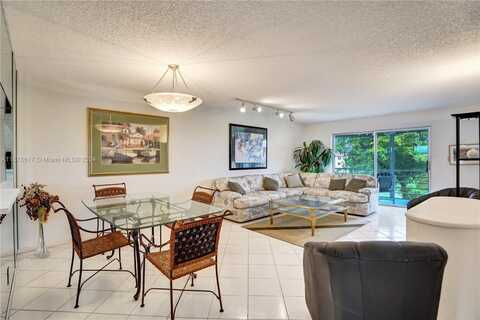 9461 Sunrise Lakes Blvd, Sunrise, FL 33322