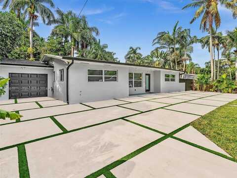 14910 N Spur Dr, Miami, FL 33161