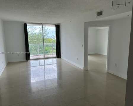 5077 NW 7th St, Miami, FL 33126