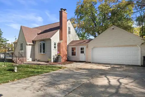 4076 S 84th St, Greenfield, WI 53228