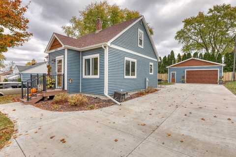 523 S 18th Ave, West Bend, WI 53095