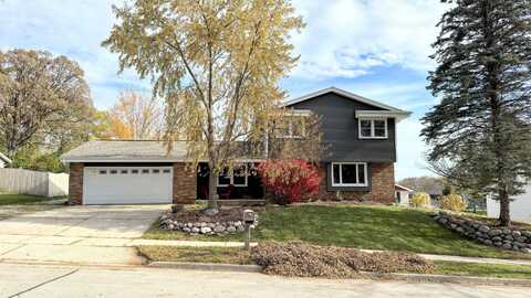 1019 Canterbury Ln, Waukesha, WI 53188