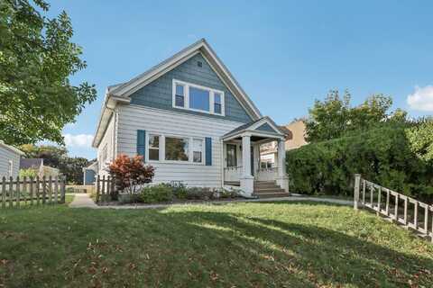 4535 N Bartlett Ave, Shorewood, WI 53211