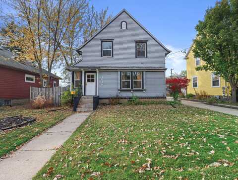 1016 S 8th St, Watertown, WI 53094