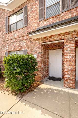 102 Armand Oaks, Ocean Springs, MS 39564