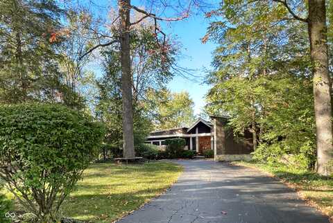 4024 W South Wood Lake Drive, Columbus, IN 47201