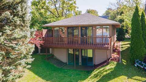 15404 Park Lake, East Lansing, MI 48823