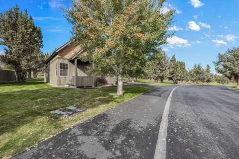 1555 Cinnamon Teal Drive, Redmond, OR 97756