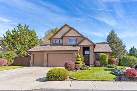 2804 NW Canyon Drive, Redmond, OR 97756