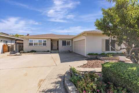 1077 Sierra Madre DR, SALINAS, CA 93901