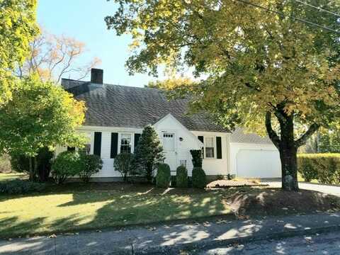 11 Fagan St, Uxbridge, MA 01569