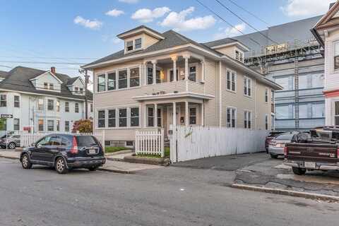 52 Avon St, Lawrence, MA 01841