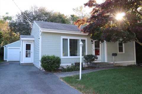 91 Bellview Ave, Tiverton, RI 02848