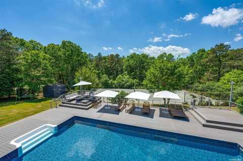 5 Honeysuckle Lane, East Quogue, NY 11942