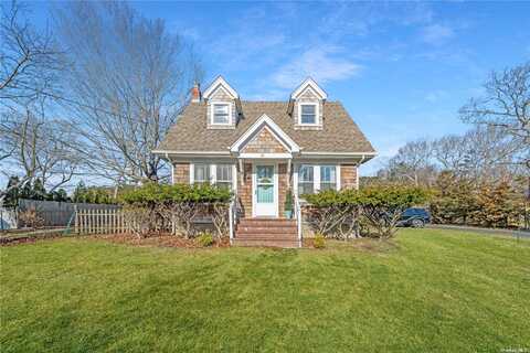 21 Summit Boulevard, Westhampton, NY 11977