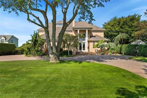 22 Beech Road, Islip, NY 11751