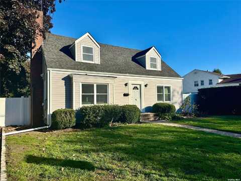 45 Maple Avenue, Westbury, NY 11590