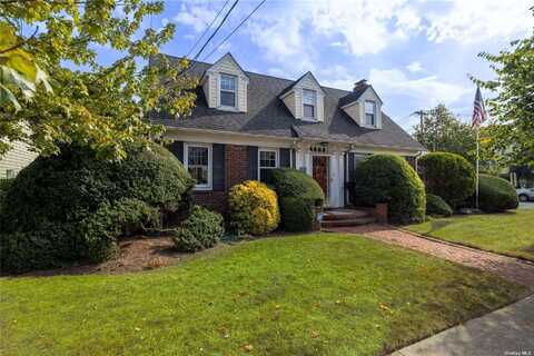 1 New York Avenue, Rockville Centre, NY 11570