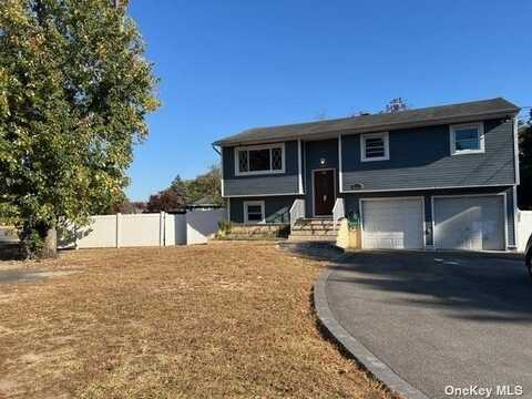 99 Calebs Path, Central Islip, NY 11722