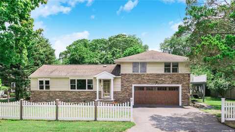 7 Bay Lane, Brookhaven, NY 11719