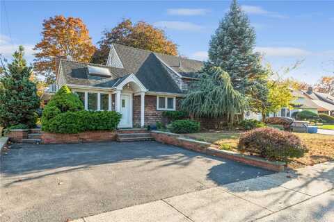 221 Friends Lane, Westbury, NY 11590