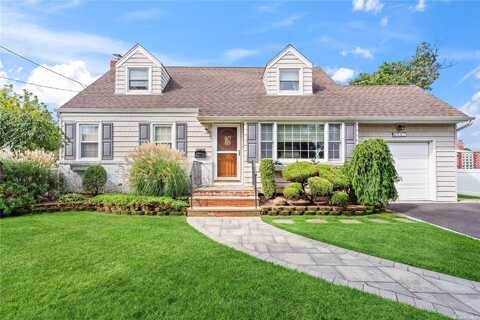 13 Frances Lane, Massapequa Park, NY 11762