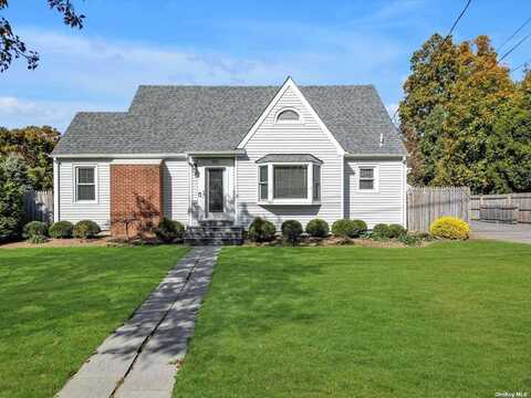 410 10th Avenue, East Northport, NY 11731